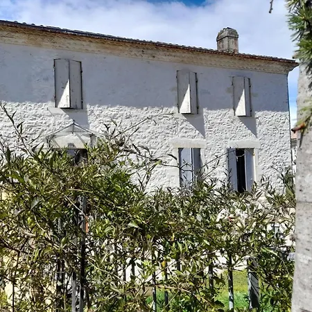 Le Clos Des Quatre Lieues Guest house