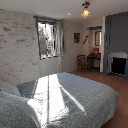 Le Clos Des Quatre Lieues بيت ضيافة Cartelegue