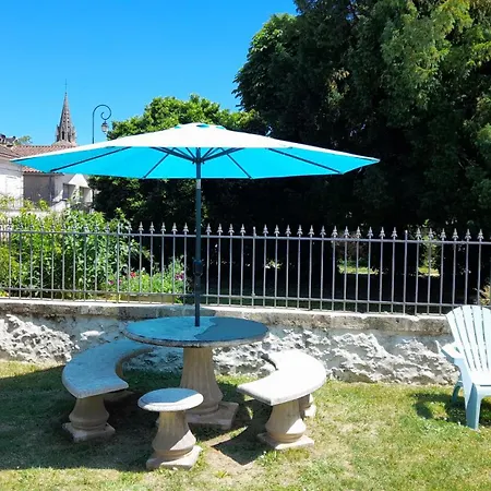 Le Clos Des Quatre Lieues Pensjonat *