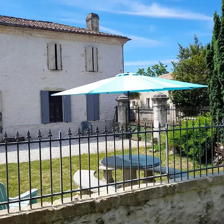 Le Clos Des Quatre Lieues Guest house