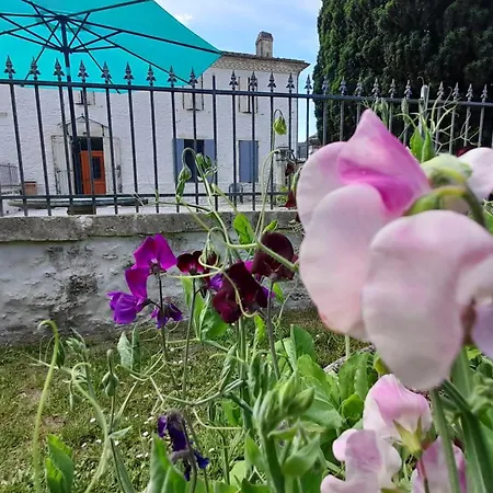 Le Clos Des Quatre Lieues Guest house *