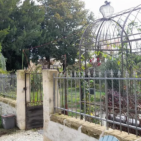 Le Clos Des Quatre Lieues Guest house Cartelegue